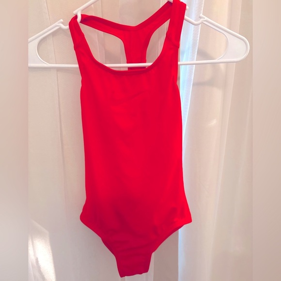 NEW Nike Girls’ One-Piece Swimsuit – XS – New with Tags - Picture 1 of 5